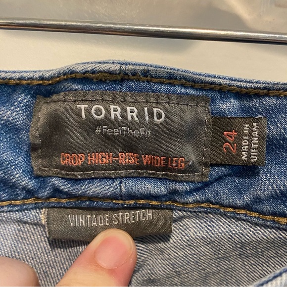 Wide Leg Crop Jeans - Picture 2 of 3